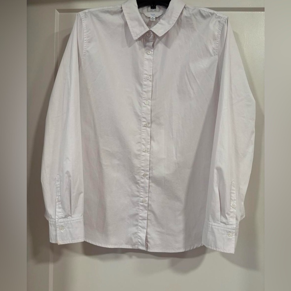 Women’s white button up shirt
